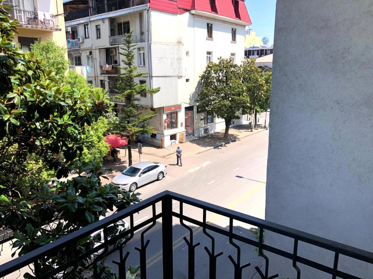 Hotel Dolphin Batumi Exteriör bild