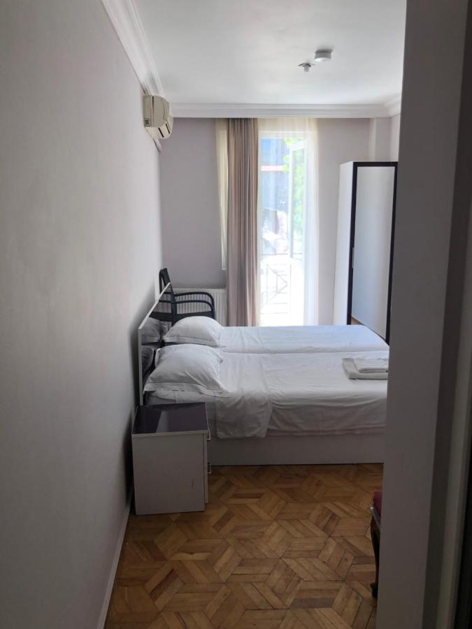 Hotel Dolphin Batumi Exteriör bild