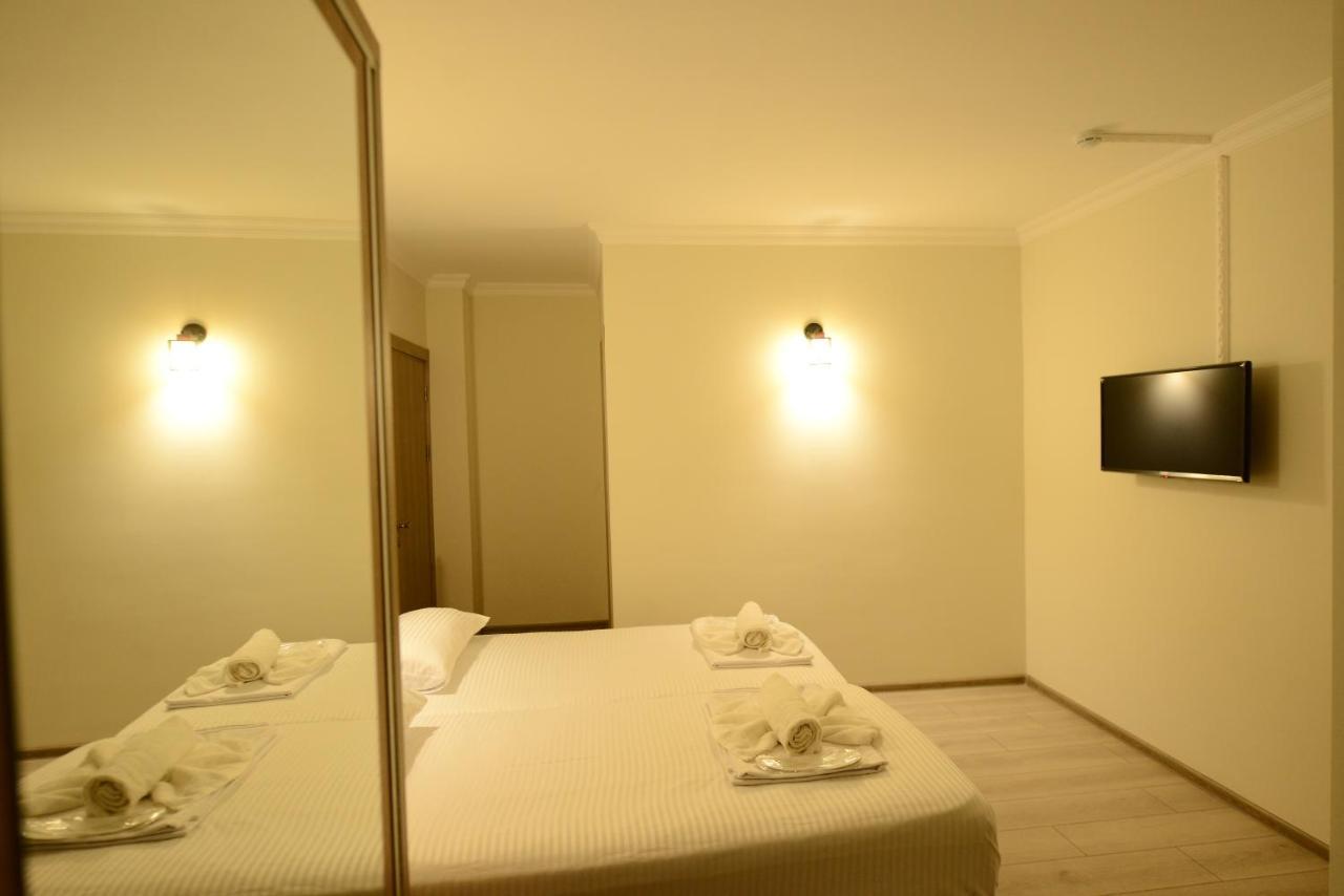 Hotel Dolphin Batumi Exteriör bild