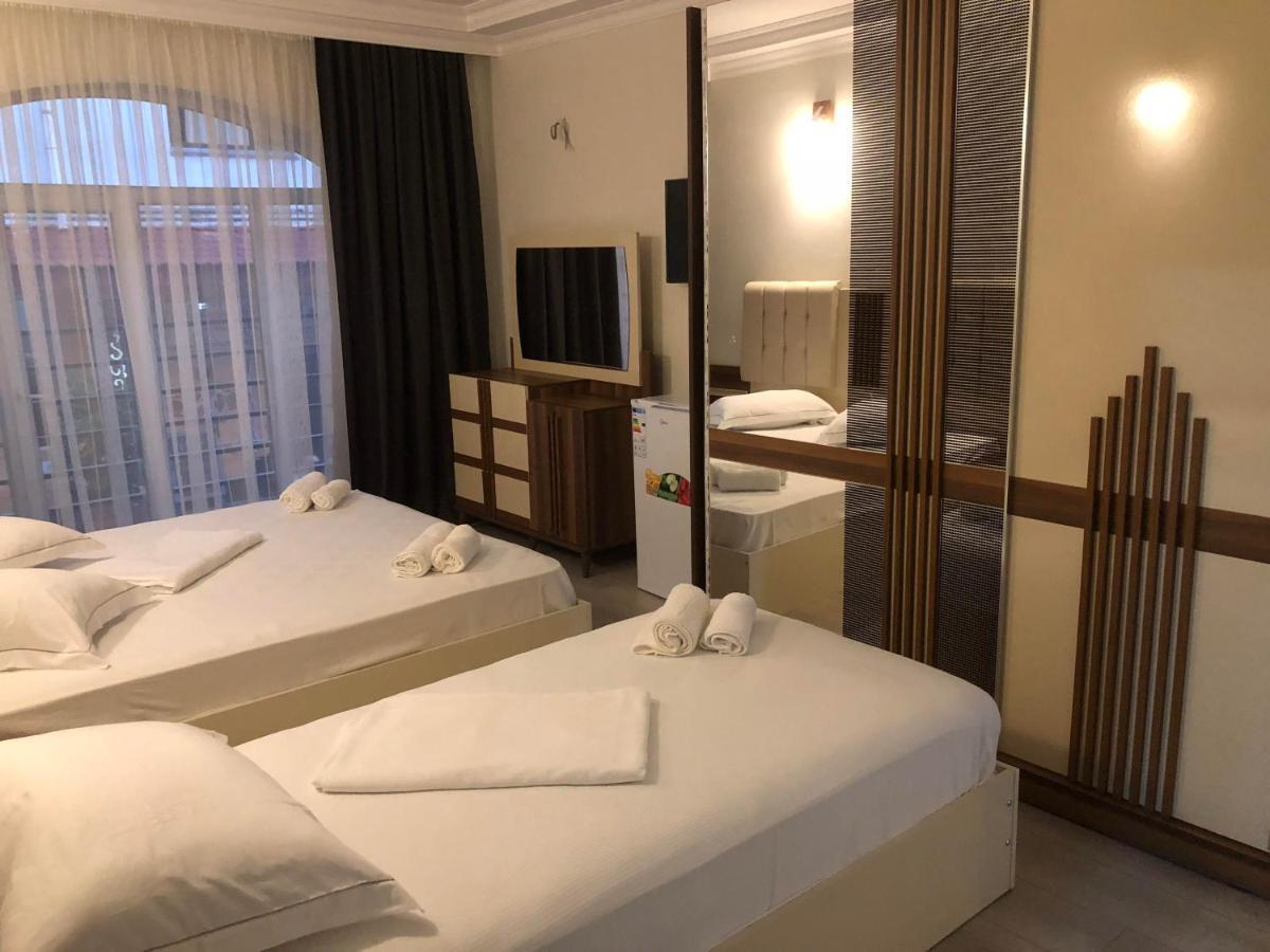 Hotel Dolphin Batumi Exteriör bild